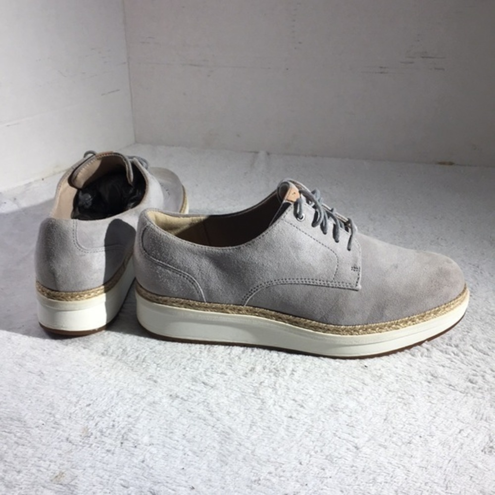 Clarks Women’s Artisan Light Gray Suede Oxford’s